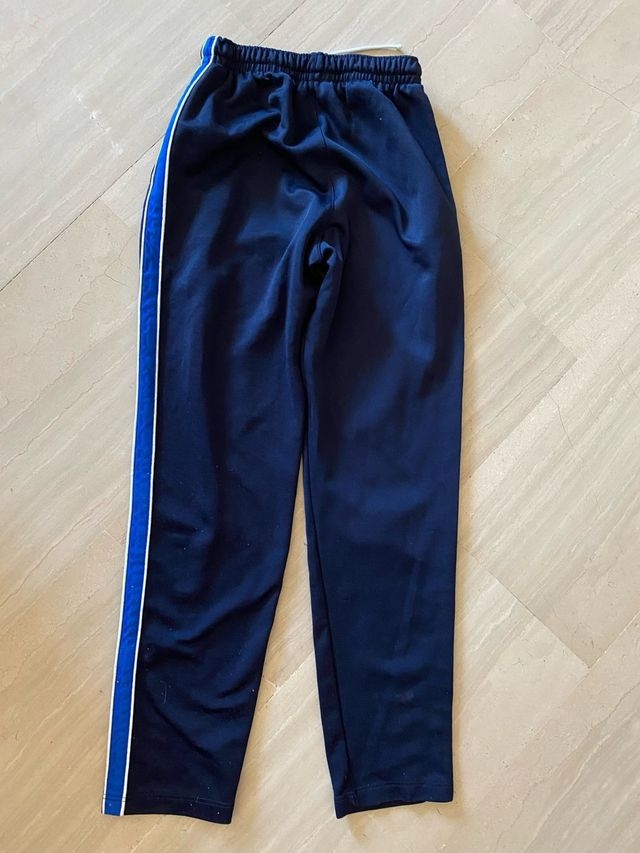 Uniforme escolar Santa Maria Reina.  H d caridad