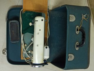 Máquina de coser en maleta