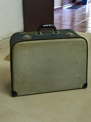 Máquina de coser en maleta