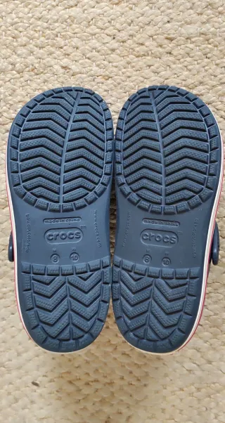 CROCS AZUL 8 / 40
