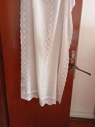 Due tende da cucina o bagno ricamate