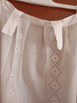 Due tende da cucina o bagno ricamate