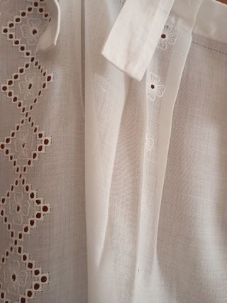 Due tende da cucina o bagno ricamate