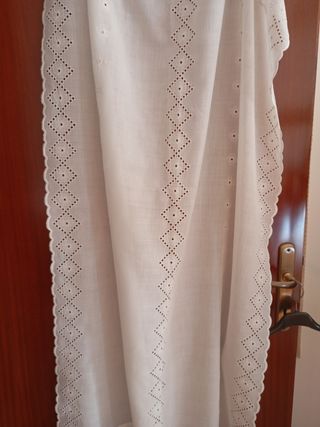 Due tende da cucina o bagno ricamate