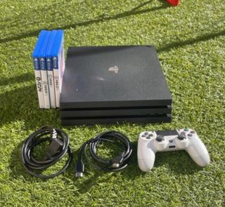 PS4 Pro Negra + 4 Juegos FIFA
