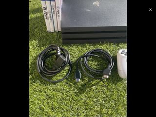 PS4 Pro Negra + 4 Juegos FIFA