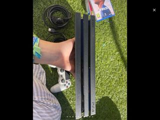 PS4 Pro Negra + 4 Juegos FIFA