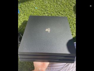 PS4 Pro Negra + 4 Juegos FIFA