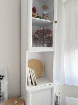 Mueble aparador blanco y dorado