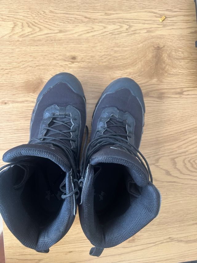 Botas Under Armour Valsetz Negras, talla 46,5