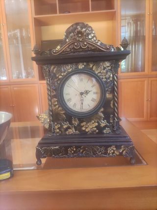 Reloj de sobremesa antiguo para restaurar