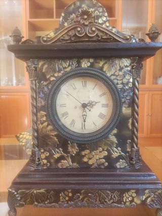 Reloj de sobremesa antiguo para restaurar