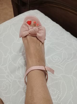 Sandalias tacón rosa con lazo