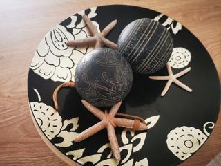 Centro de mesa decorativo negro y dorado