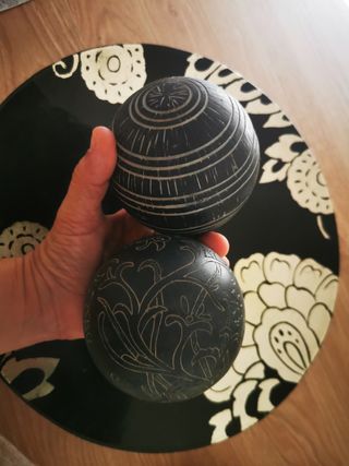 Centro de mesa decorativo negro y dorado