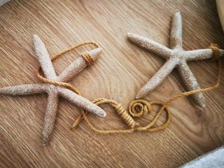 Centro de mesa decorativo negro y dorado