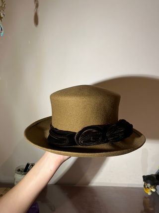 Sombrero de lana marrón