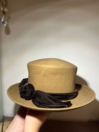 Sombrero de lana marrón