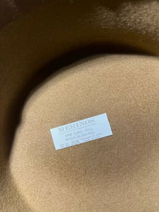 Sombrero de lana marrón