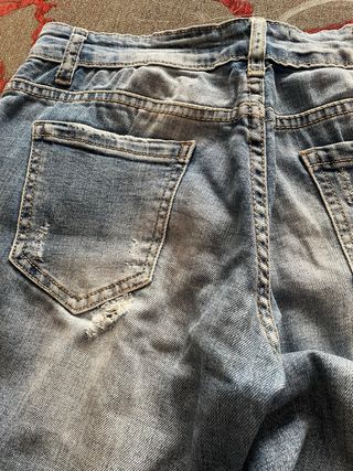 Pantalón vaquero mujer con apliques y rotos