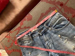 Pantalón vaquero mujer con apliques y rotos