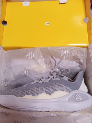 Zapatillas Under Armour Curry 11 YW Grises y Blanc