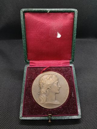 Medalla militar tiro francesa con su caja original