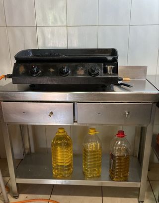 Mesa de cocina con cajones