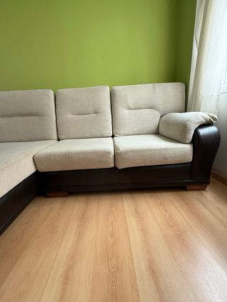 Sofá de 3 plazas de muy buena calidad!!
