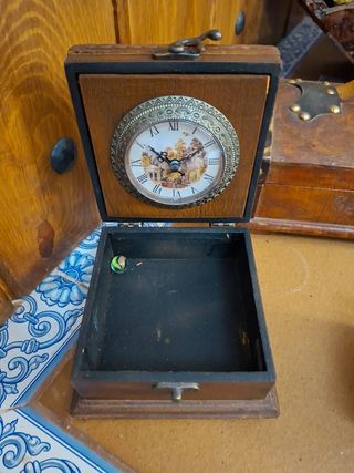 Cajas decorativas de madera y metal