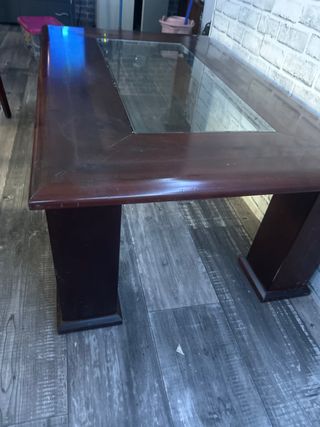 Mesa de roble con tapa de cristal