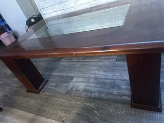 Mesa de roble con tapa de cristal