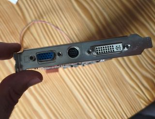 Tarjeta Gráfica ATI Radeon R96 9550