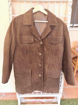 Chaqueta de piel marrón