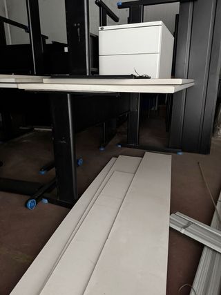 Mesas de oficina Kemen con cajonera (4 unidades)