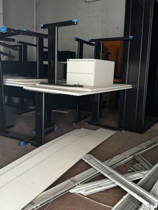 Mesas de oficina Kemen con cajonera (4 unidades)