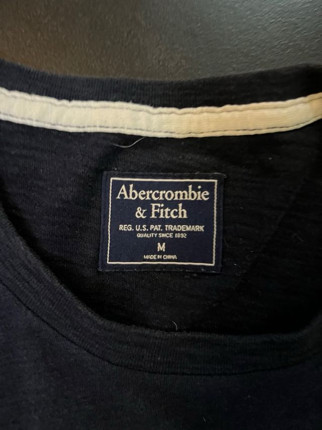 T-shirt Abercrombie & Fitch nera taglia M