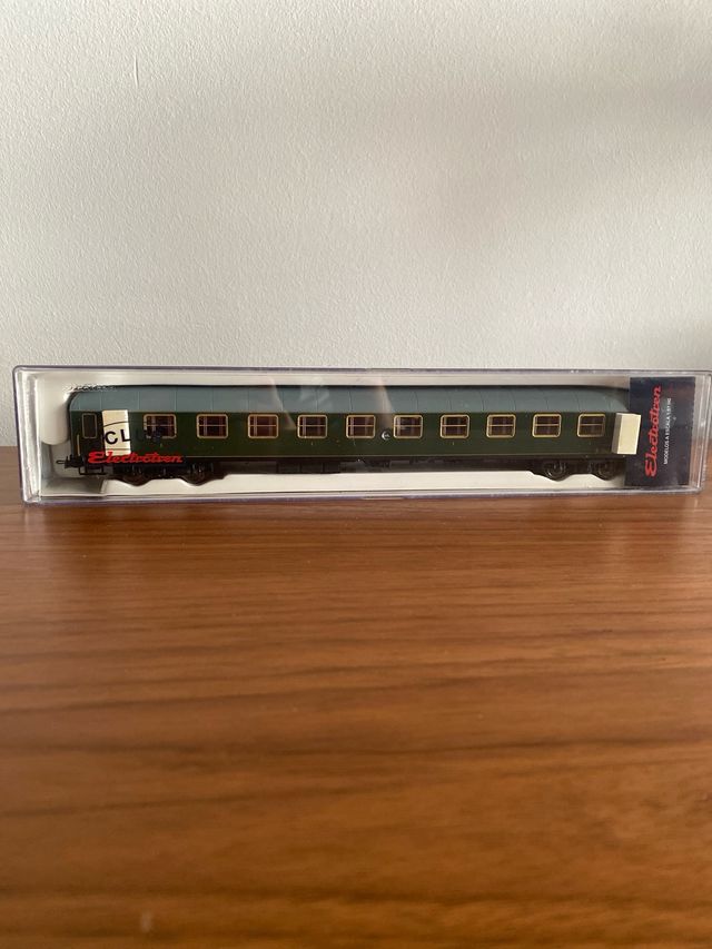 Coche pasajeros RENFE H0 1ª Clase