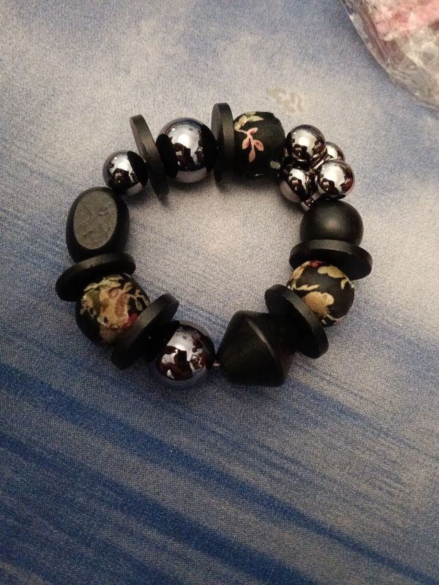 Bracciale con perle nere e argento