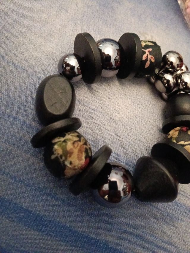 Bracciale con perle nere e argento