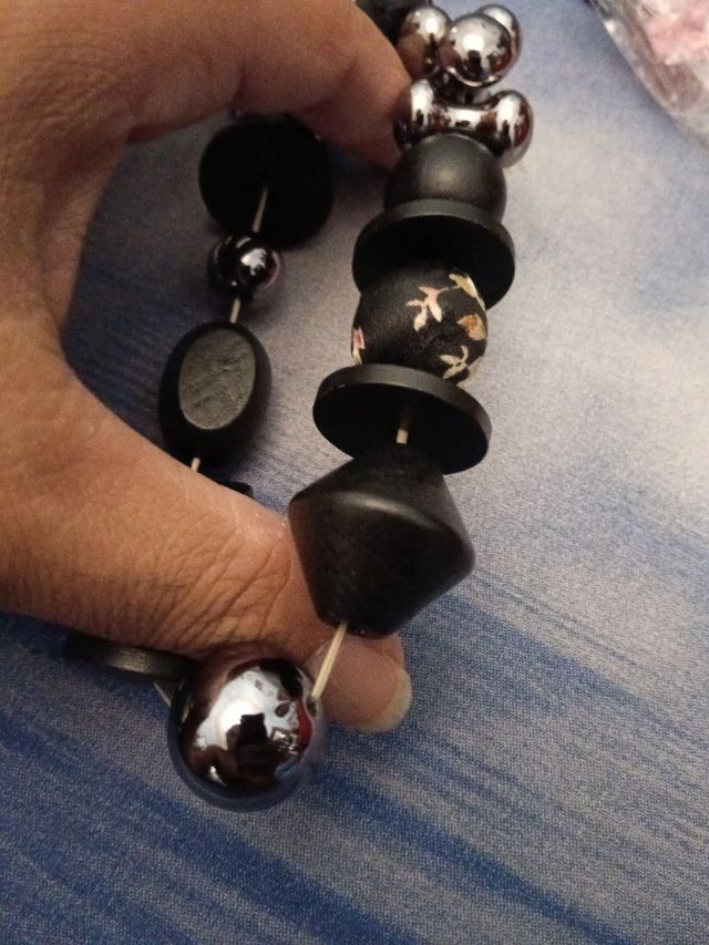 Bracciale con perle nere e argento