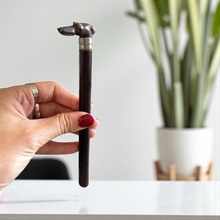 Antico pomello levriero per ombrello scolpito