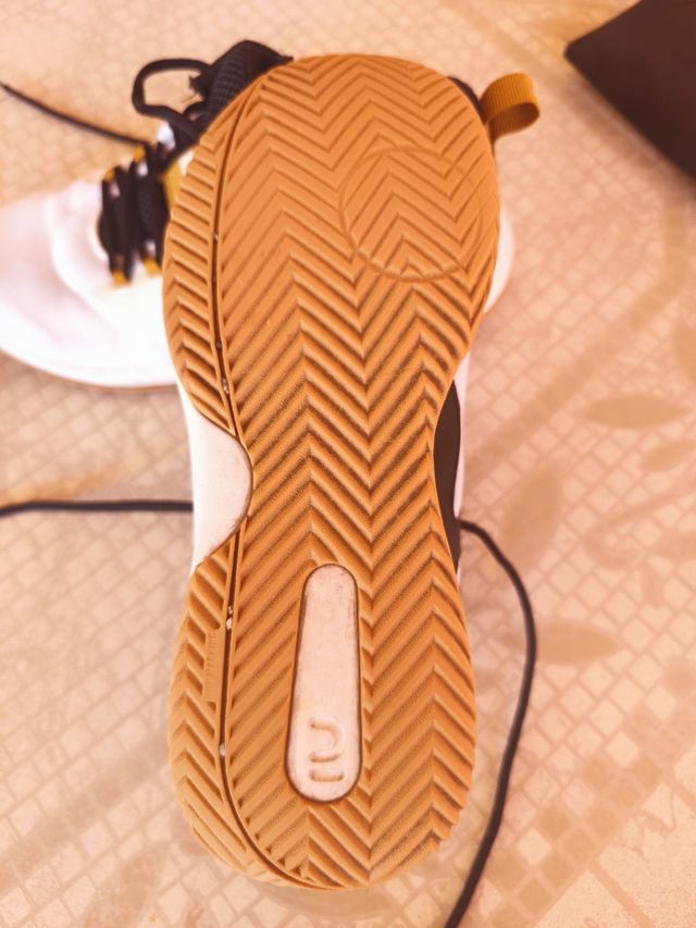 Zapatillas Balonmano Blancas y Negras