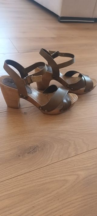 Sandalias de piel estilo zueco Talla 38