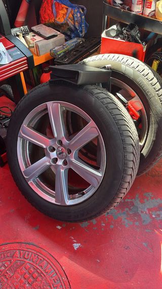 4 ruedas Pirelli y llantas invierno volvo xc90