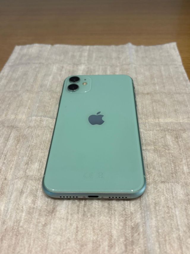 iPhone 11 64GB Verde Agua, Como nuevo. Negociable.