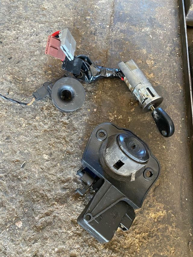 Cerraduras y llavin arranque citroen saxo