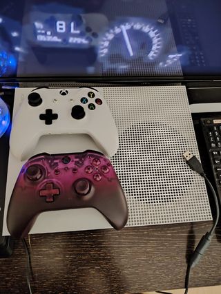 Volante Logitech G923 Y Xbox 1tb en perfecto estad