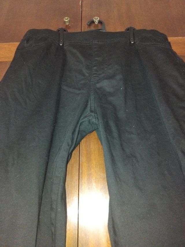 Pantalones negros con cinturón elástico