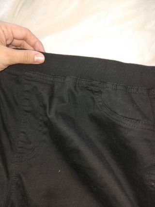Pantalones negros con cinturón elástico
